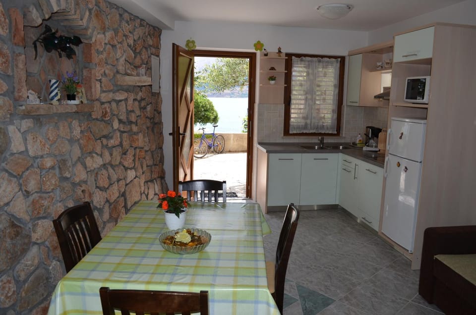 Kitchen or kitchenette, Living room, Dining area