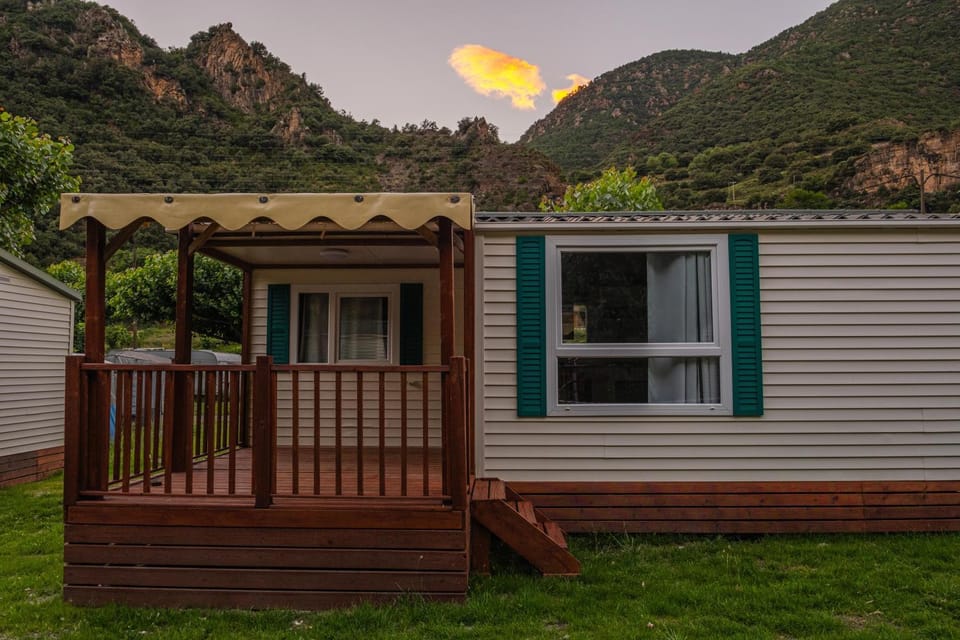 Frontera Bungalow Park Campground/ 
RV Resort in Catalonia