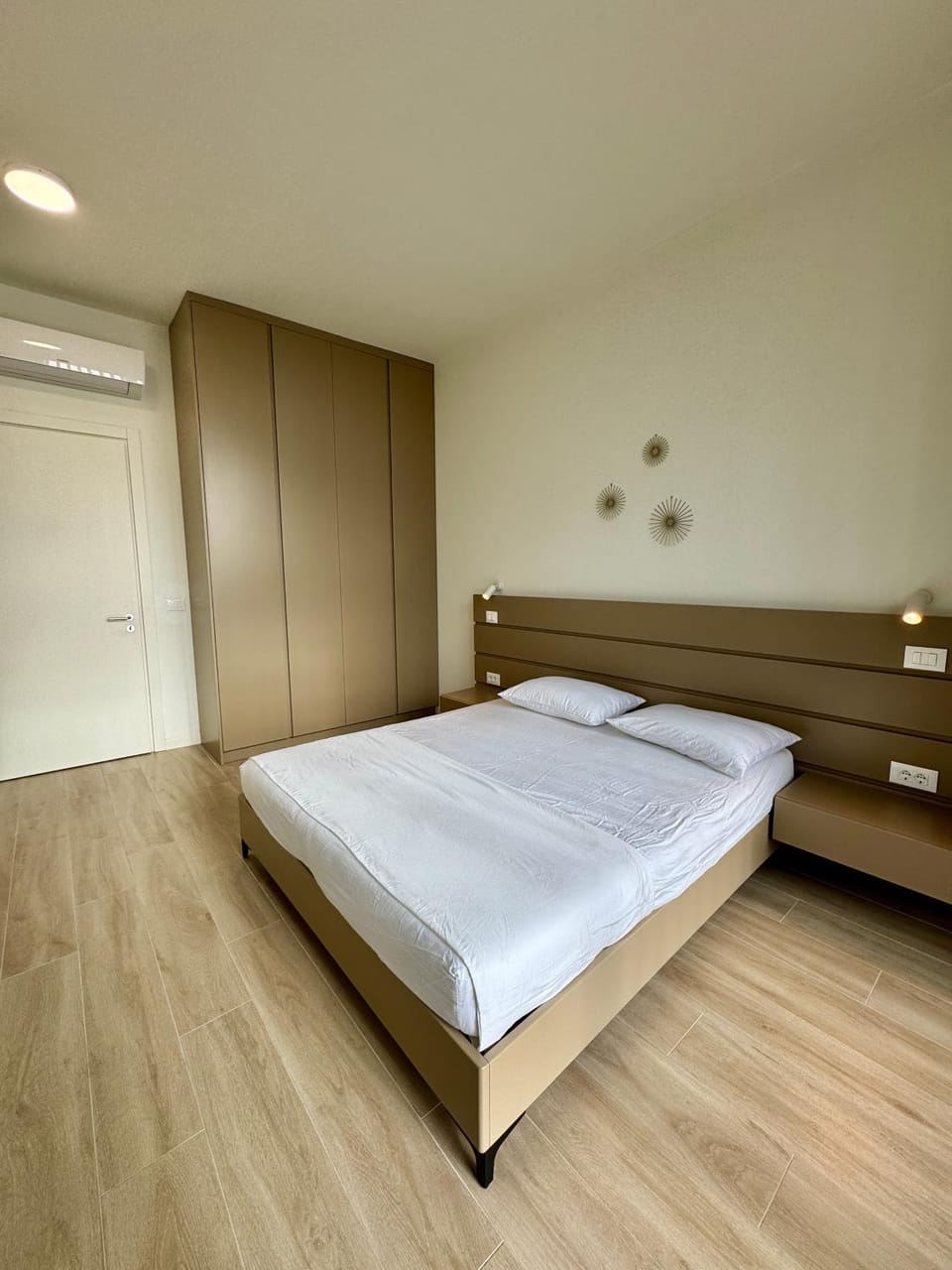 Bed, Photo of the whole room, Bedroom, wardrobe