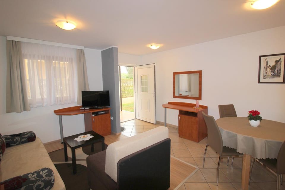 ZELJKO Nr1 from the beach 800 m Apartment in Novigrad