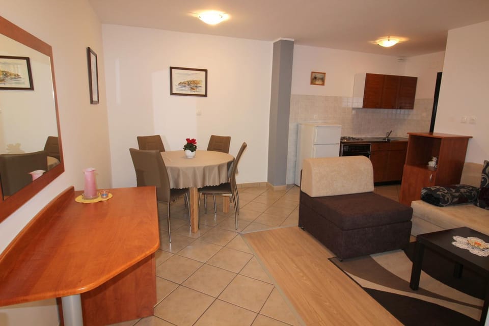 ZELJKO Nr1 from the beach 800 m Apartment in Novigrad