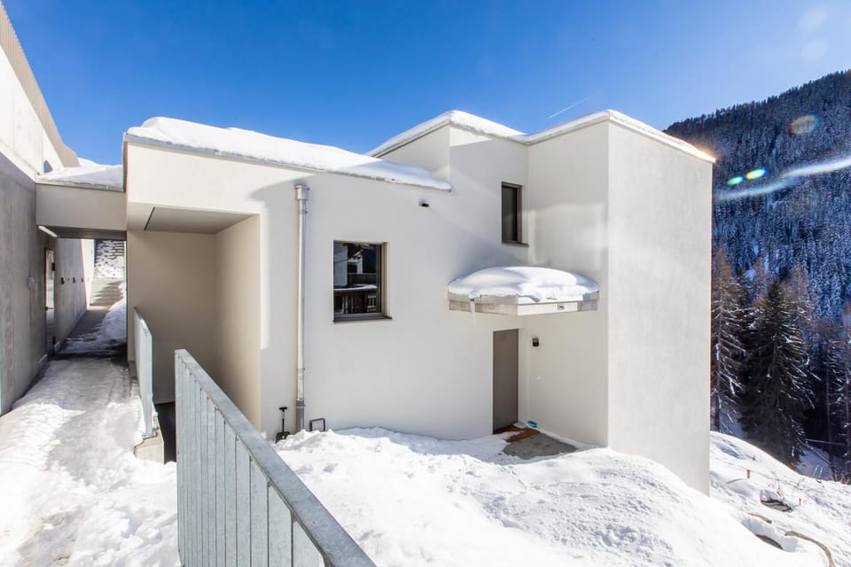 Property building, Day, Garden, View (from property/room), Balcony/Terrace, Mountain view