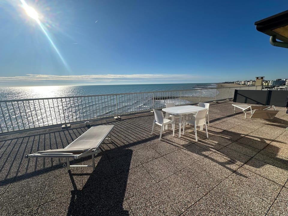 Balcony/Terrace, Balcony/Terrace, Beach, Sea view