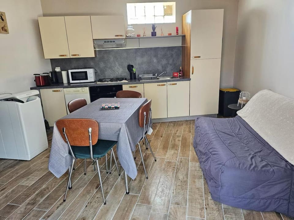 Living room, Meals, washing machine, kitchen