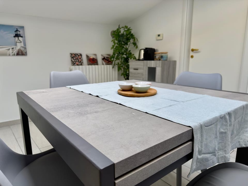 Coffee/tea facilities, Dining area