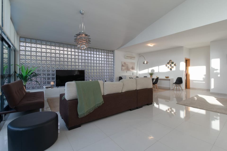 Communal lounge/ TV room, Living room, Seating area
