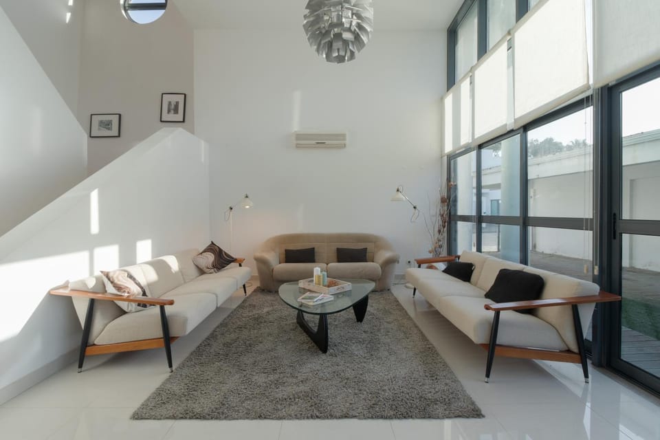 Living room, Seating area, air conditioner