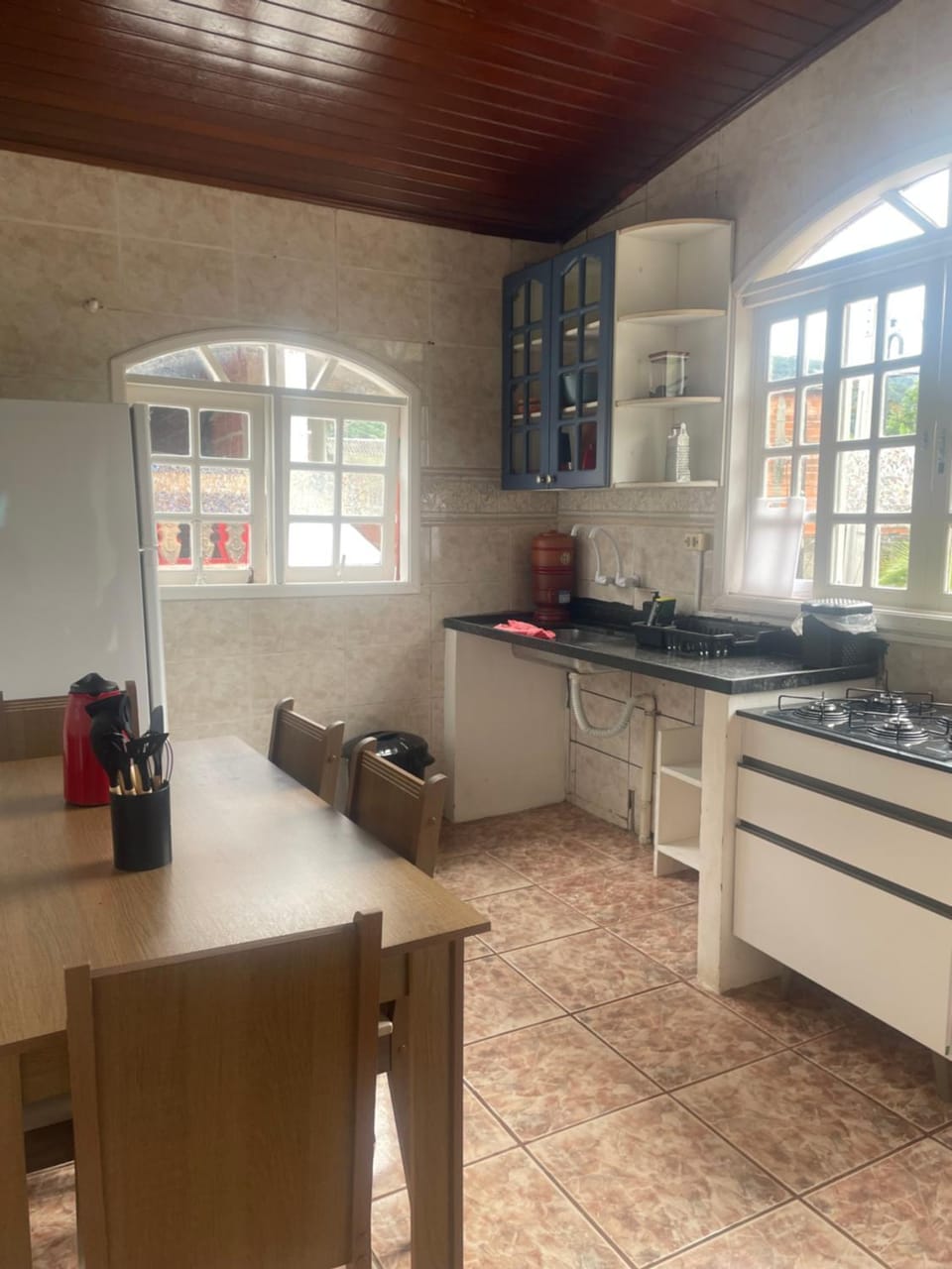 Kitchen or kitchenette, Dining area, stove