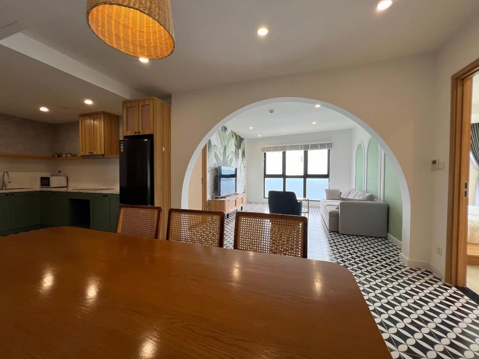 Living room, Dining area, stove