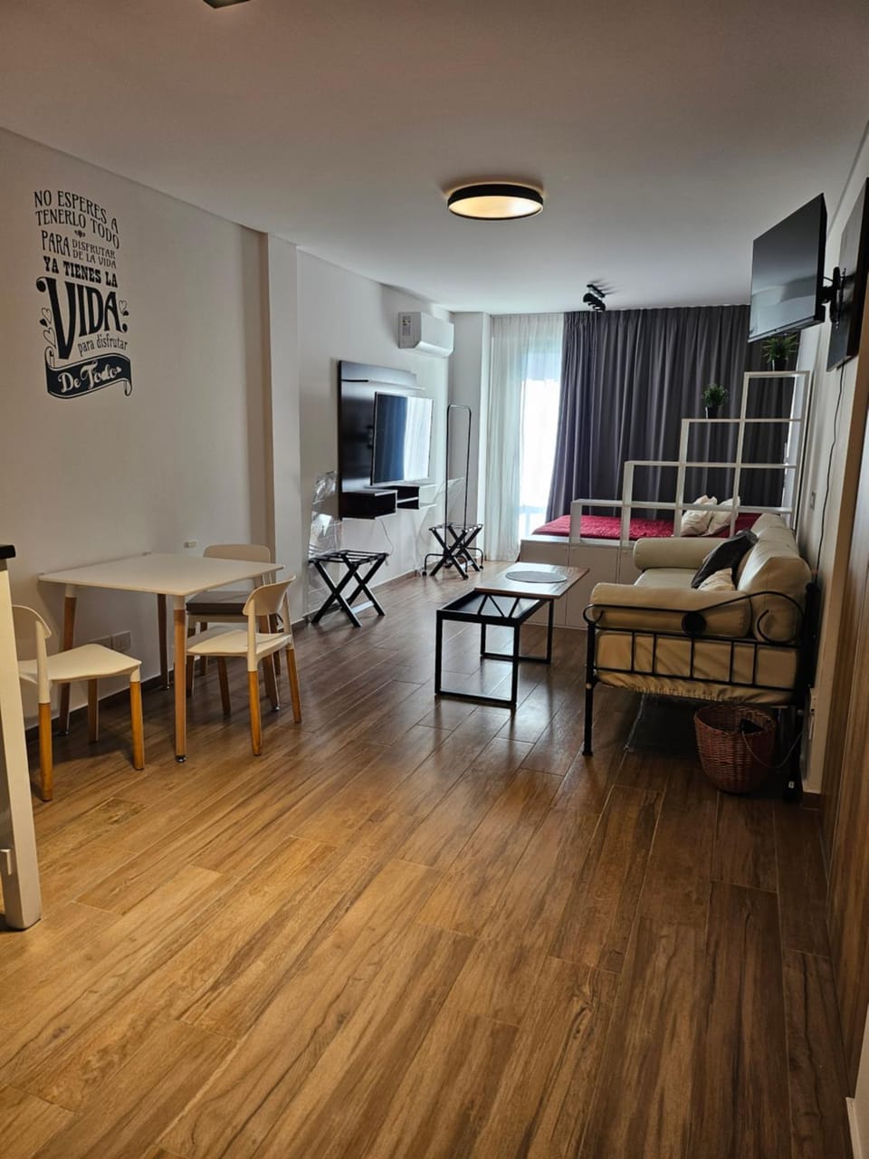 Photo of the whole room