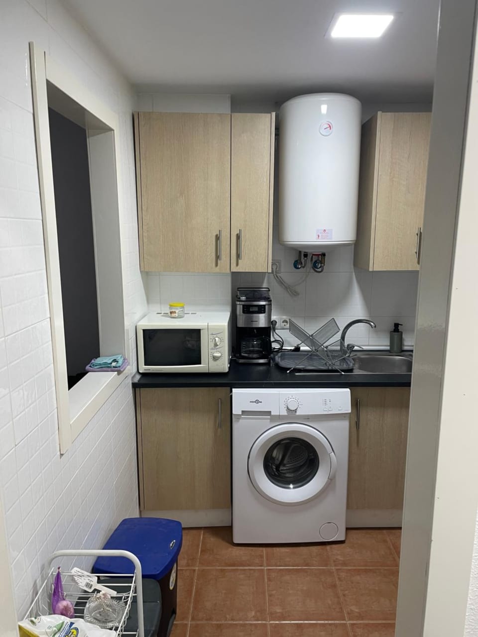 Kitchen or kitchenette, washing machine