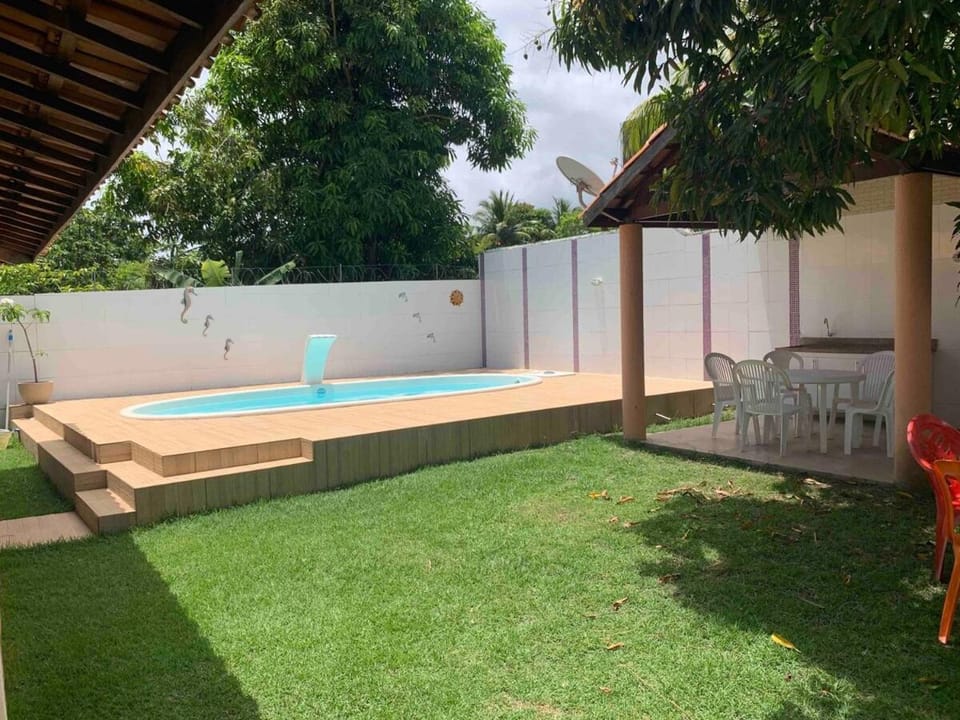 Large house with pool, barbecue and garden House in Camaçari