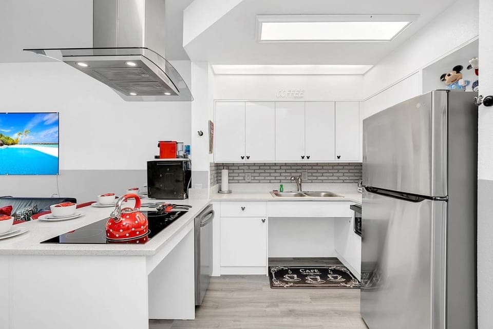 Kitchen or kitchenette