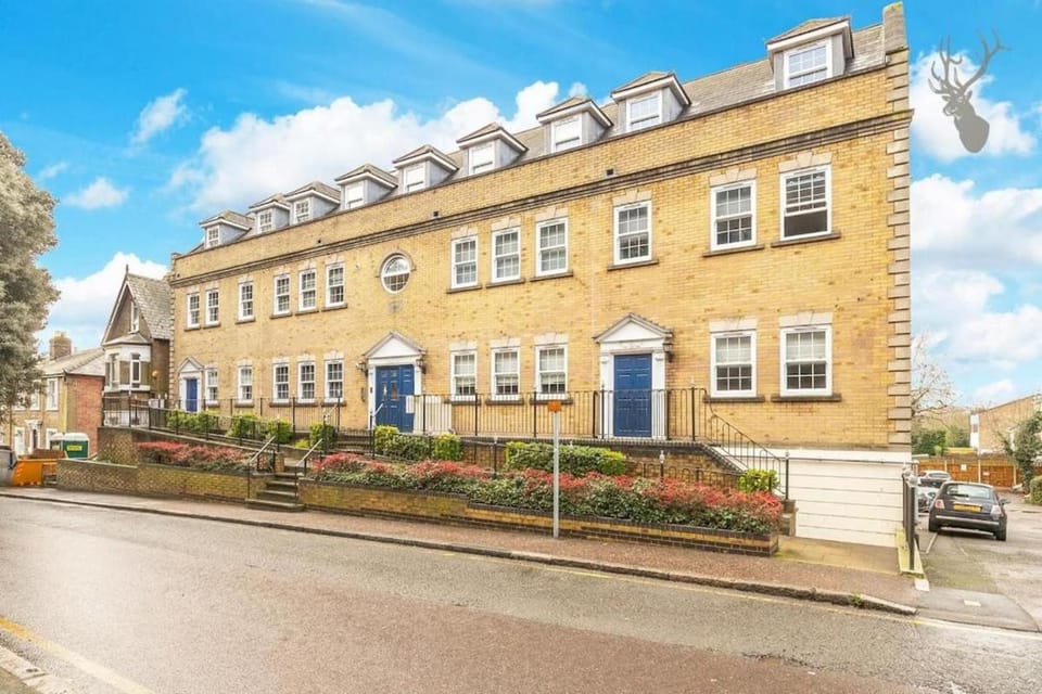 Lovely Central Brentwood Flat Apartment in Brentwood