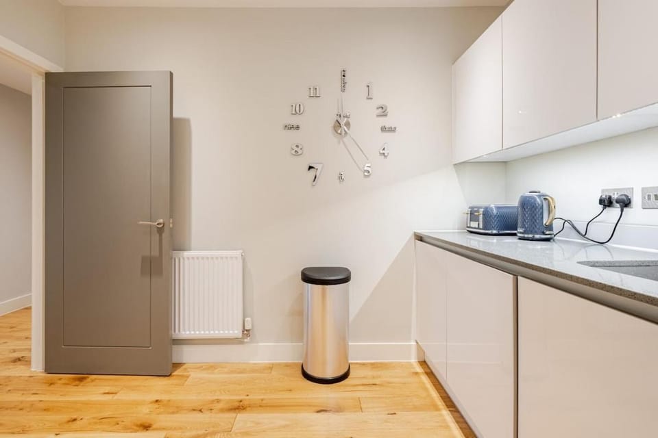 Lovely Central Brentwood Flat Apartment in Brentwood