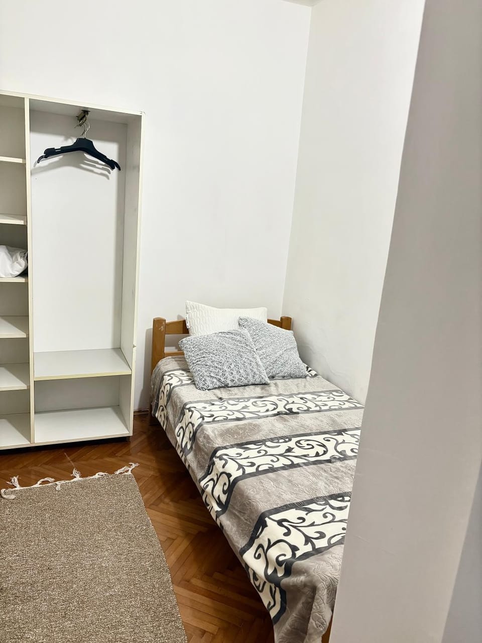 Bed, Bedroom, towels, wardrobe