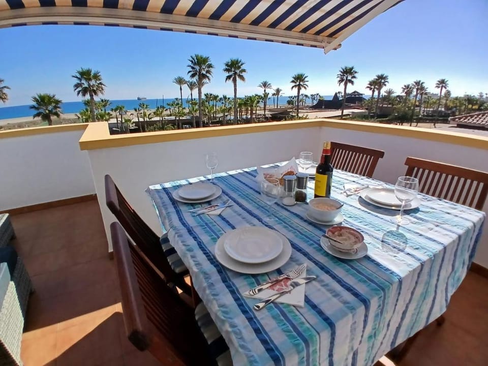 View (from property/room), Balcony/Terrace, Dining area, Sea view