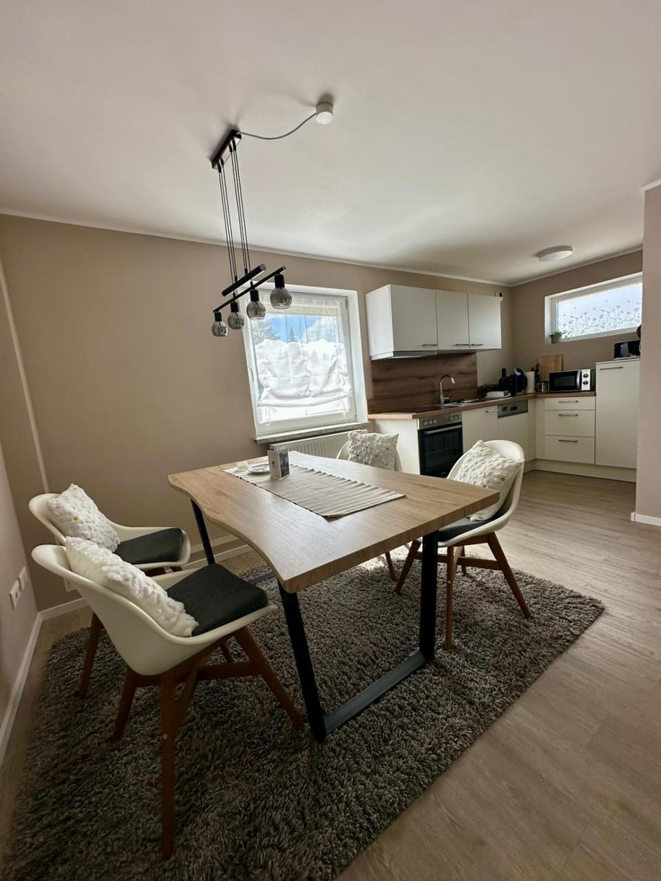 Kitchen or kitchenette, Dining area, pet friendly