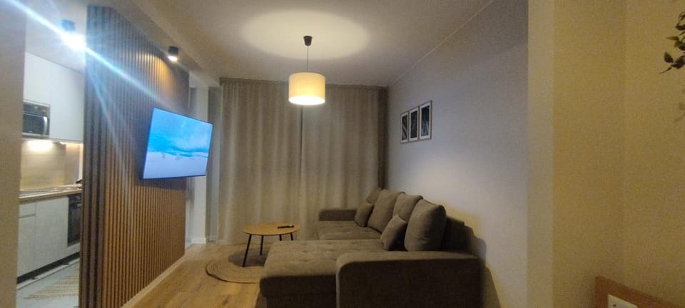 Communal lounge/ TV room, TV and multimedia, Living room, Seating area, Evening entertainment