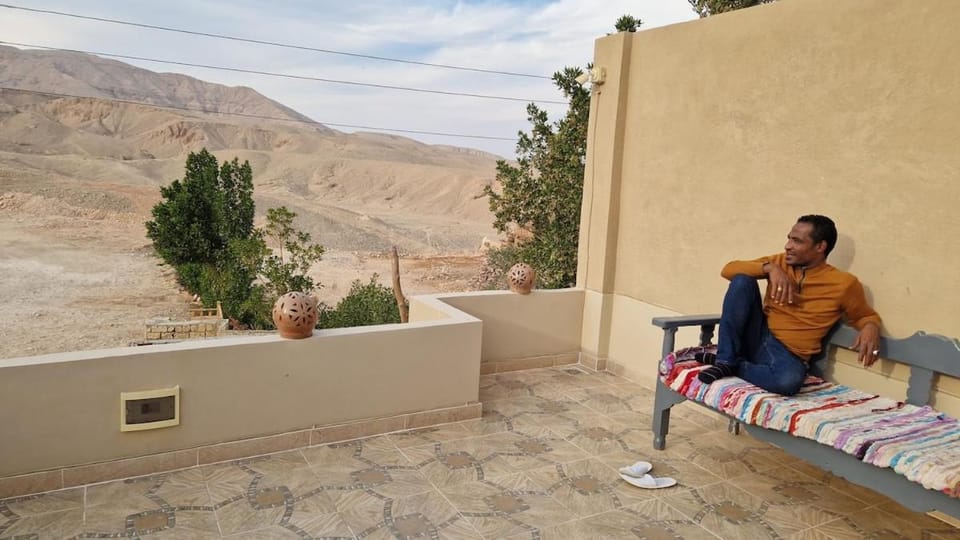 House Mountain House in Luxor Governorate