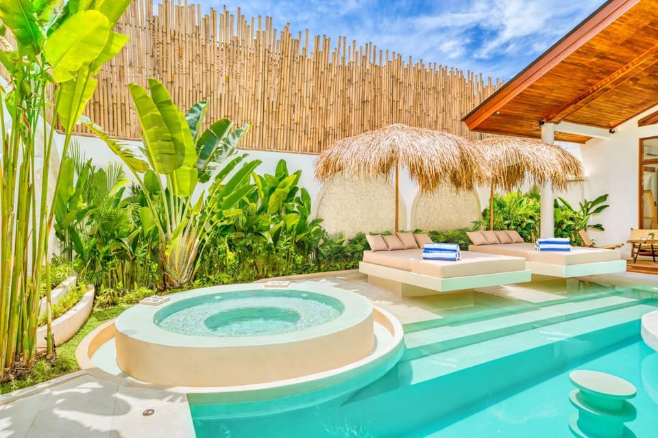 Hot Tub, Swimming pool, sunbed