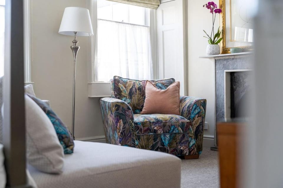 Seating area, Bedroom