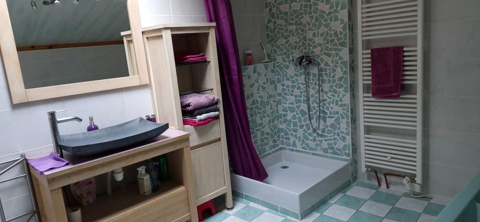 La Roue, logement indépendant, jolie vue House in Auvergne-Rhône-Alpes