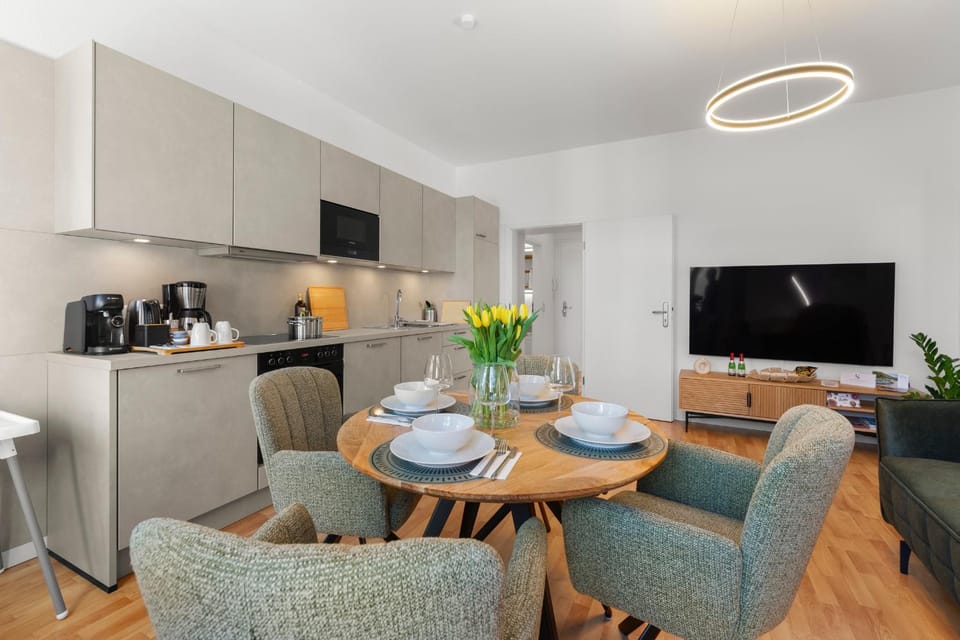 Dining area, kitchen
