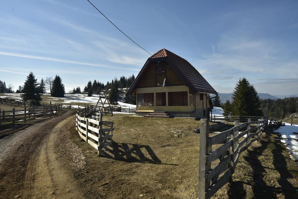 Property building, Spring, Day, Natural landscape, Winter, Mountain view