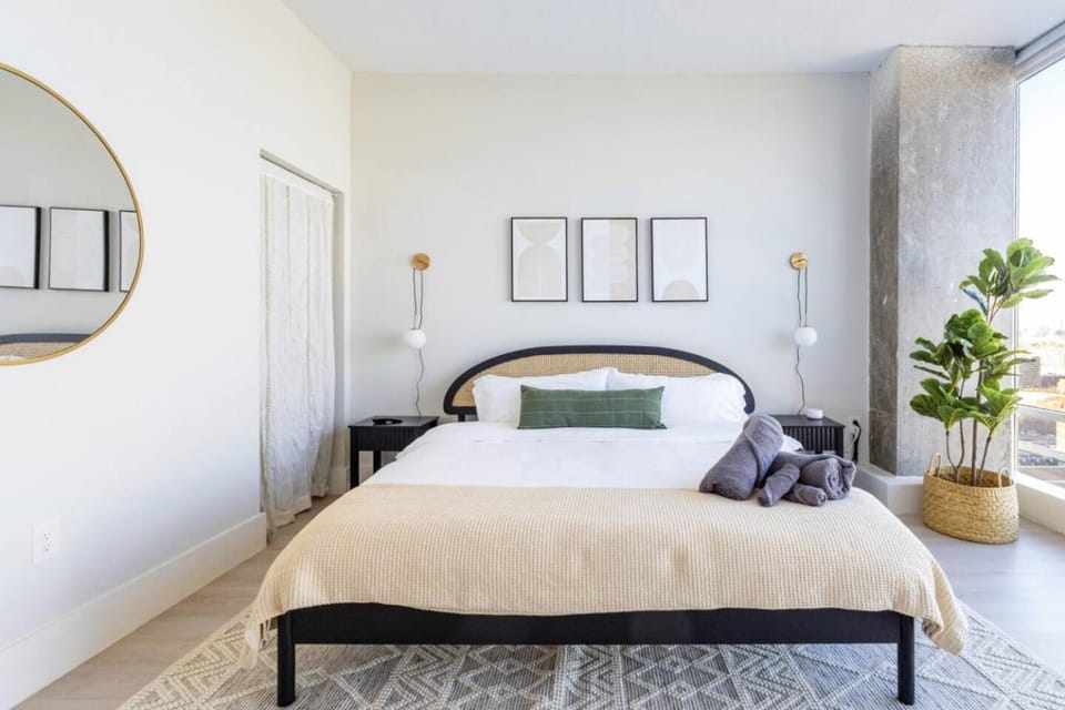 Chic Holiday Loft 10 Min to NYC with City View, Pool & Gym, Sleeps 6 Apartment in Jersey City