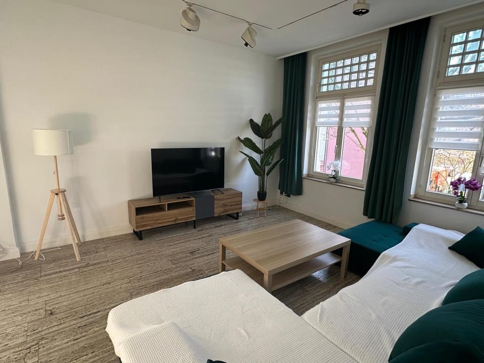 Communal lounge/ TV room, TV and multimedia, Living room, Seating area