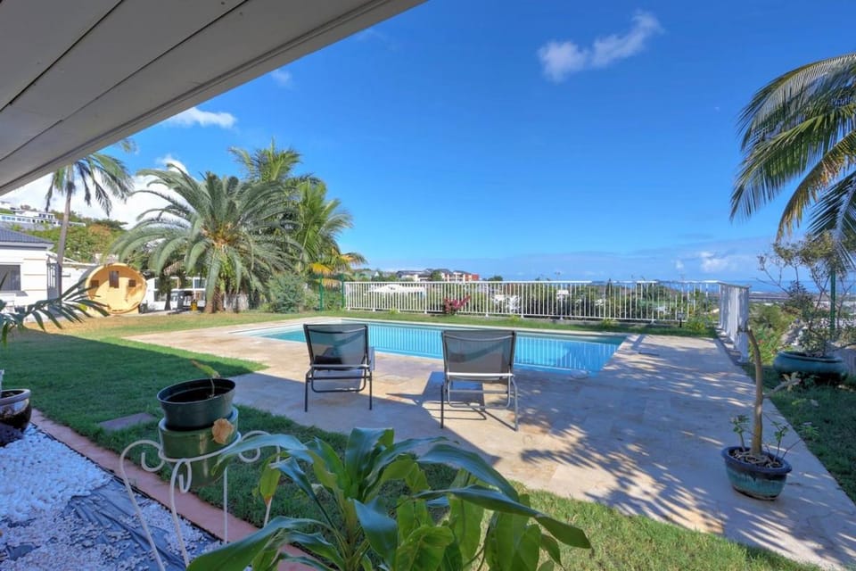 Villa Tima - Luxe Tropical avec Piscine Jacuzzi Sauna et Vue Panoramique Villa in Saint-Paul