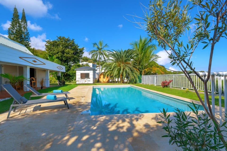 Villa Tima - Luxe Tropical avec Piscine Jacuzzi Sauna et Vue Panoramique Villa in Saint-Paul