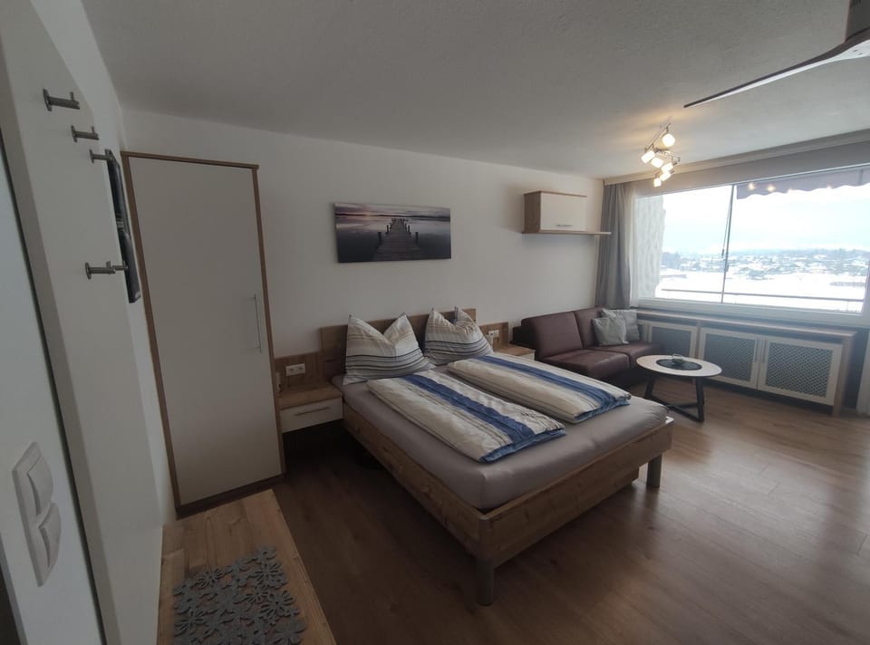 Bed, Living room, Photo of the whole room, Seating area, Bedroom, wardrobe