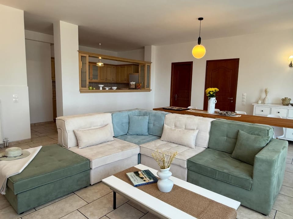 Kitchen or kitchenette, Living room, Dining area