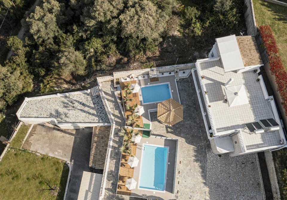 Property building, Bird's eye view, Pool view, Swimming pool, sunbed