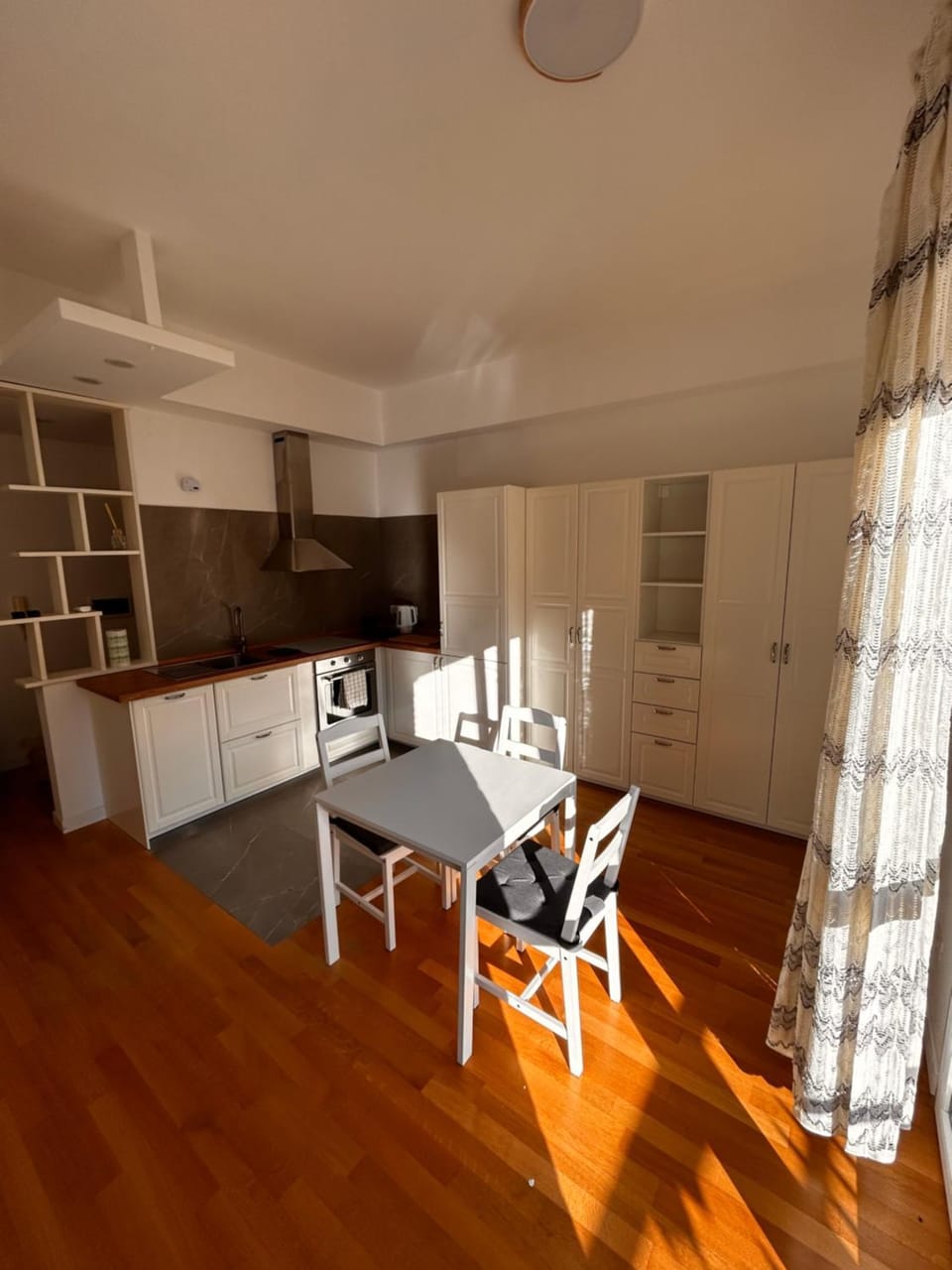 Kitchen or kitchenette, Dining area, dishwasher, oven, stove