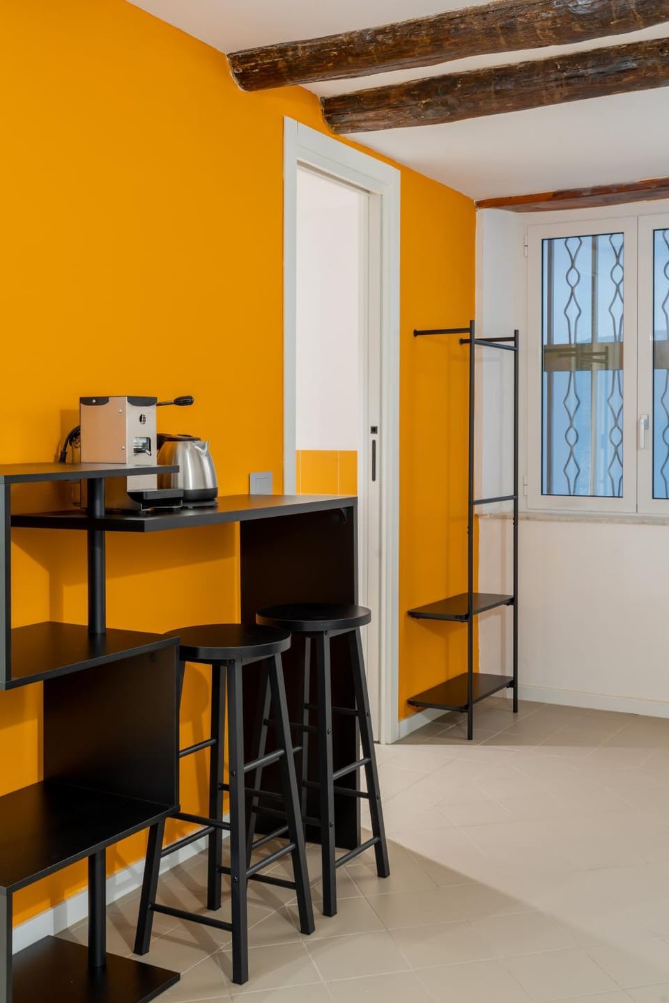 Coffee/tea facilities, Dining area
