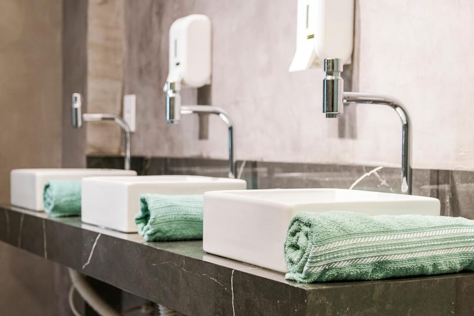 Bathroom, towels