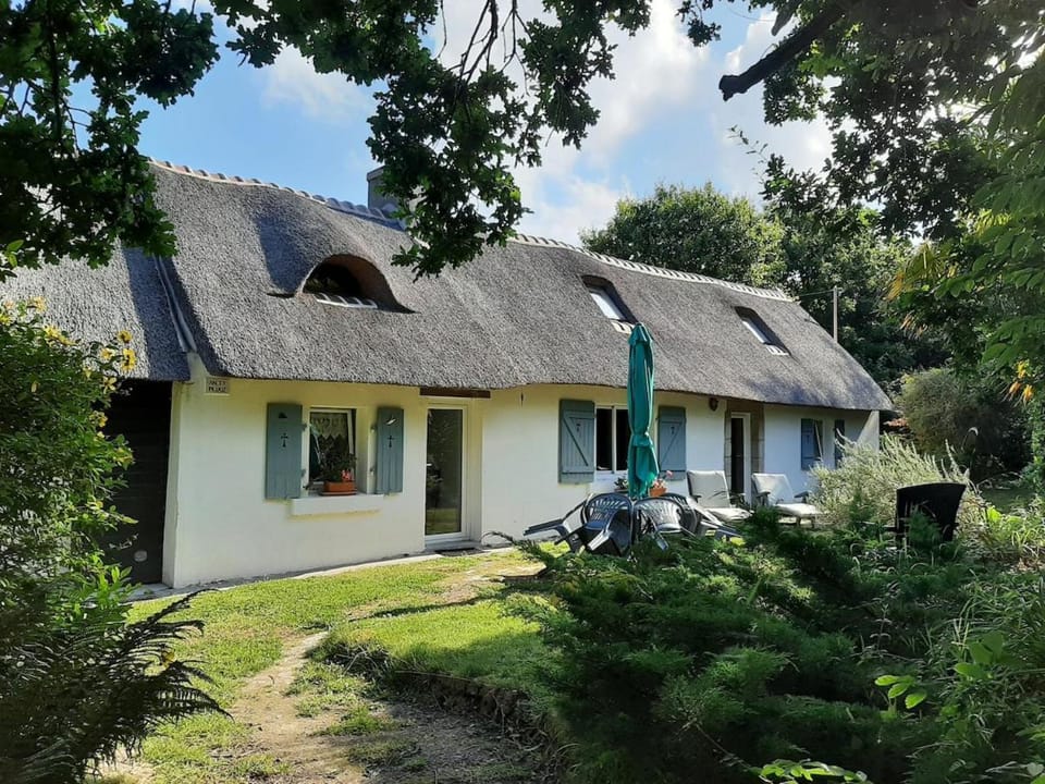 Adorable Chaumière traditionnelle plage à pied House in Fouesnant
