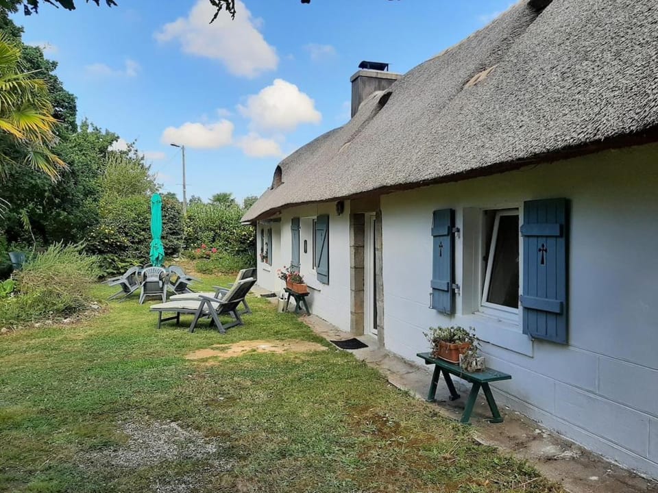 Adorable Chaumière traditionnelle plage à pied House in Fouesnant