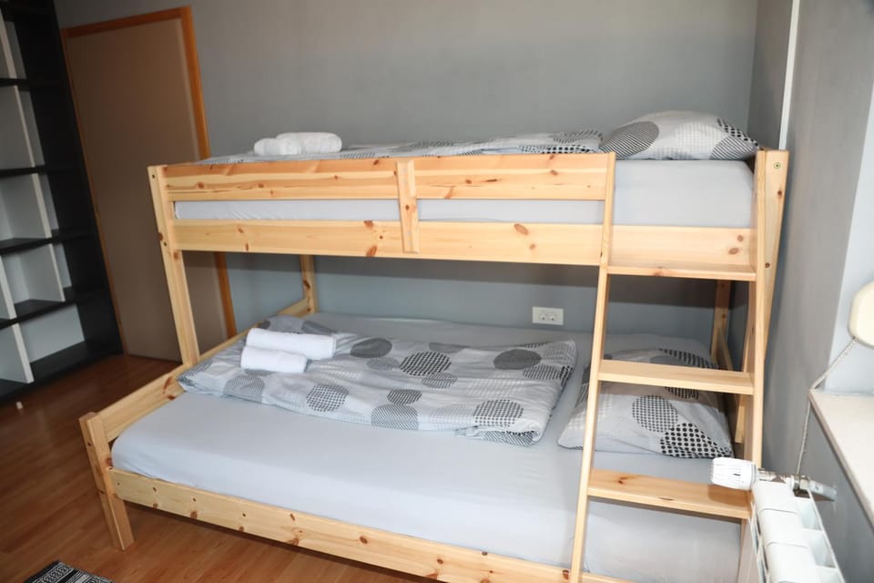 Bedroom, bunk bed