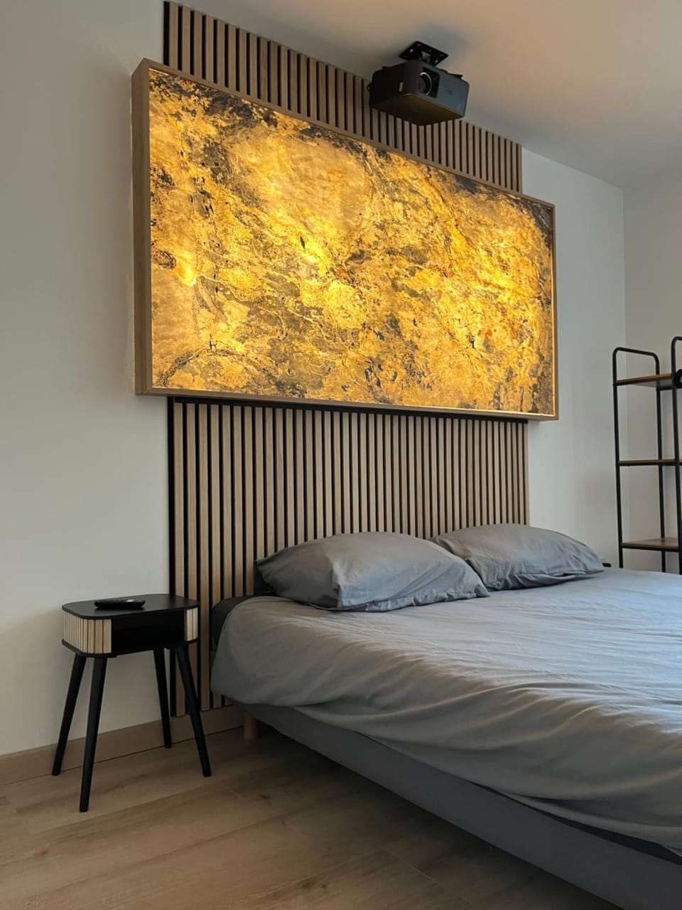 Bed, Bedroom, Garden view