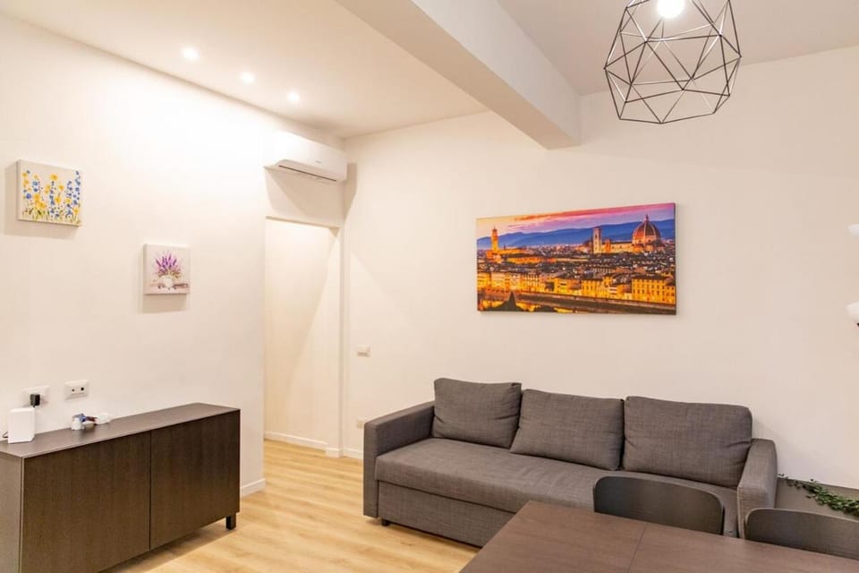 Charming & Modern Apartment near Santo Spirito Apartment in Florence