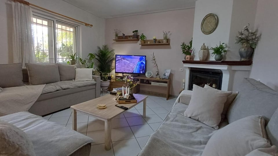 Communal lounge/ TV room, Living room