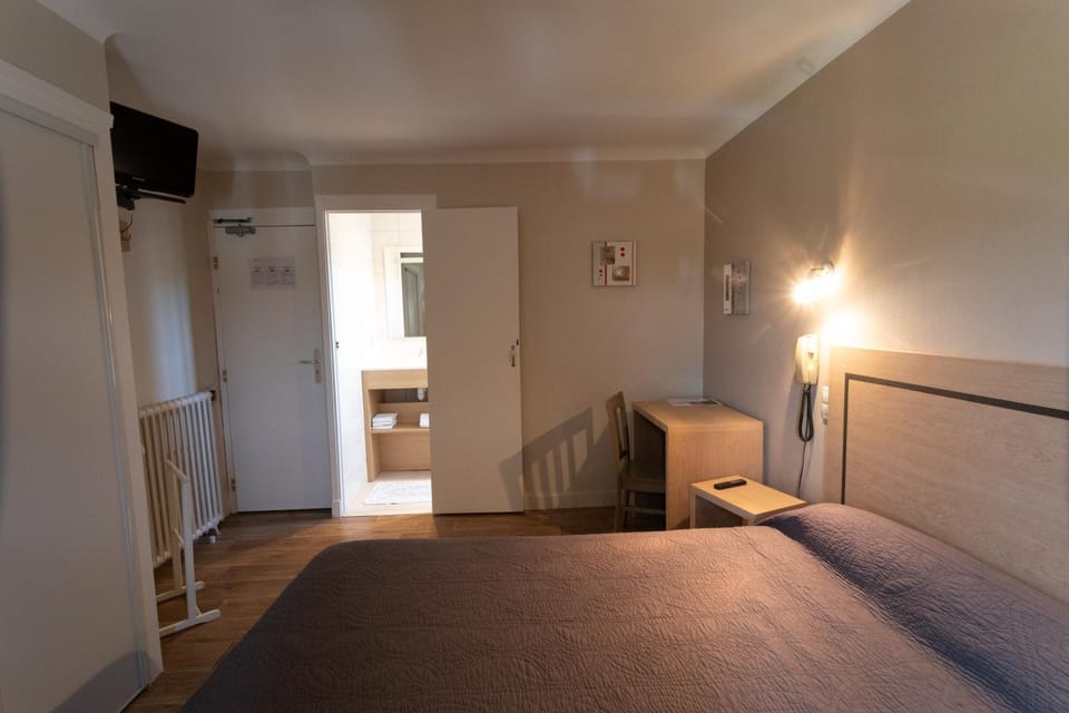 Bed, TV and multimedia, Photo of the whole room, Bedroom, internet