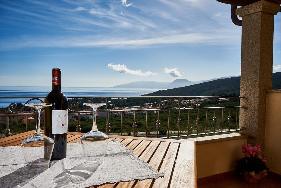 Day, Natural landscape, View (from property/room), Balcony/Terrace, Dining area, Mountain view, Sea view