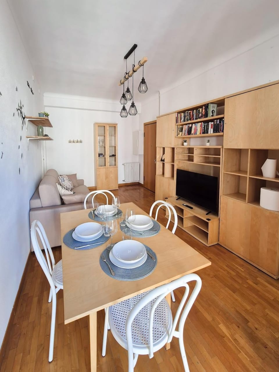 Communal lounge/ TV room, TV and multimedia, Living room, Seating area, Dining area