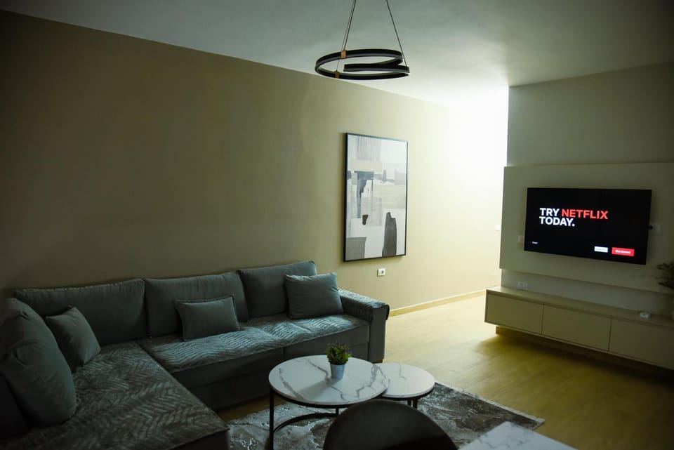Communal lounge/ TV room, TV and multimedia, Living room, Seating area, Evening entertainment