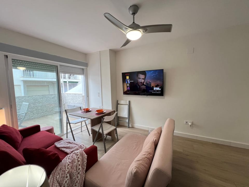 TV and multimedia, Seating area, Dining area